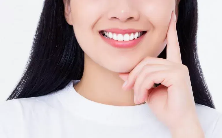 Bọc răng sứ là gì? Những lợi ích của việc bọc răng sứ