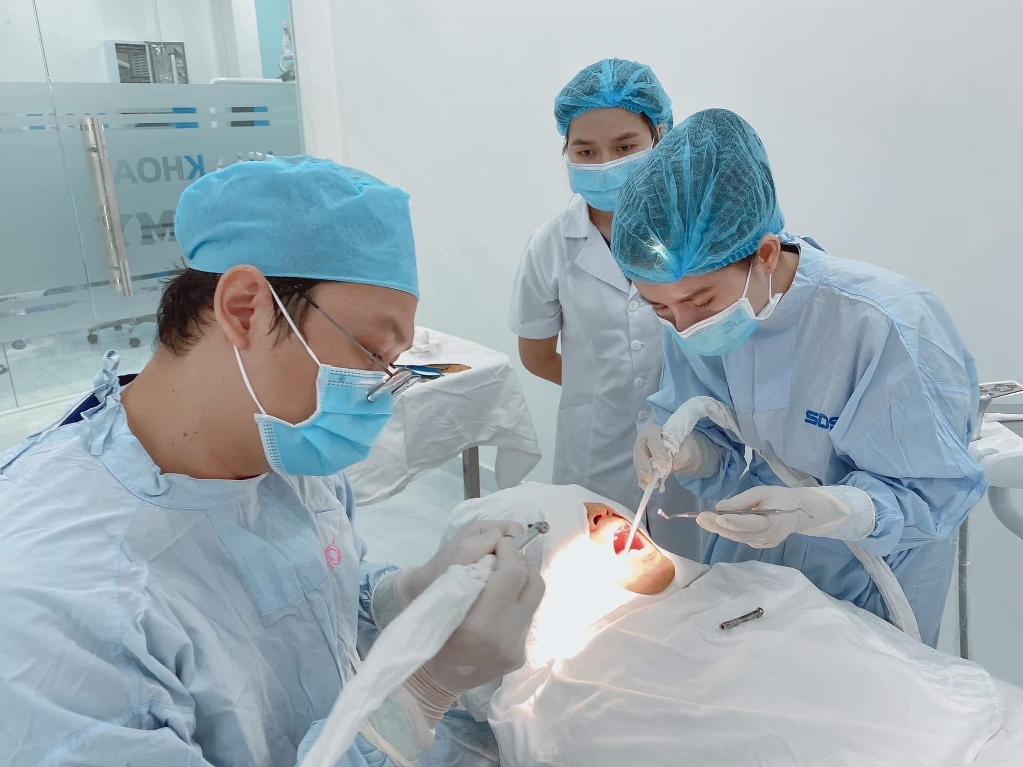 Trồng Răng Implant Báo Hiếu Ba Mẹ