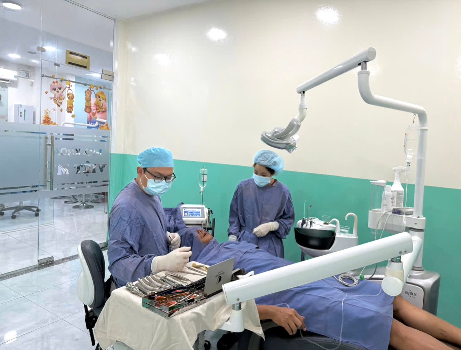 Trồng Răng Implant Tại Trung Tâm Răng Hàm Mặt Việt Mỹ